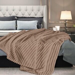 Elegant Tan Ribbed Premium Throw Blanket